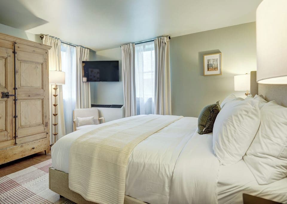 King Room 16 Bedroom