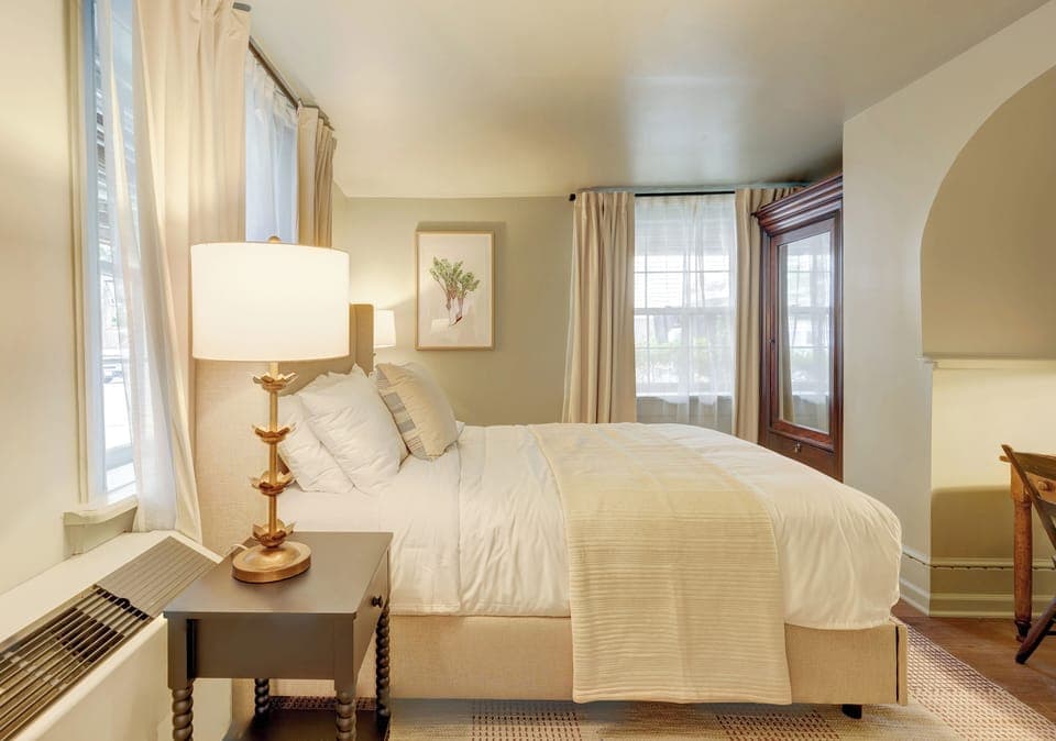 Queen Room #4