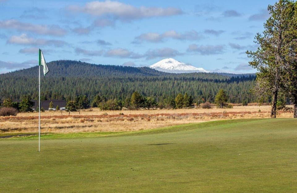 Many top golf courses within 15-30 minutes of Sunriver!