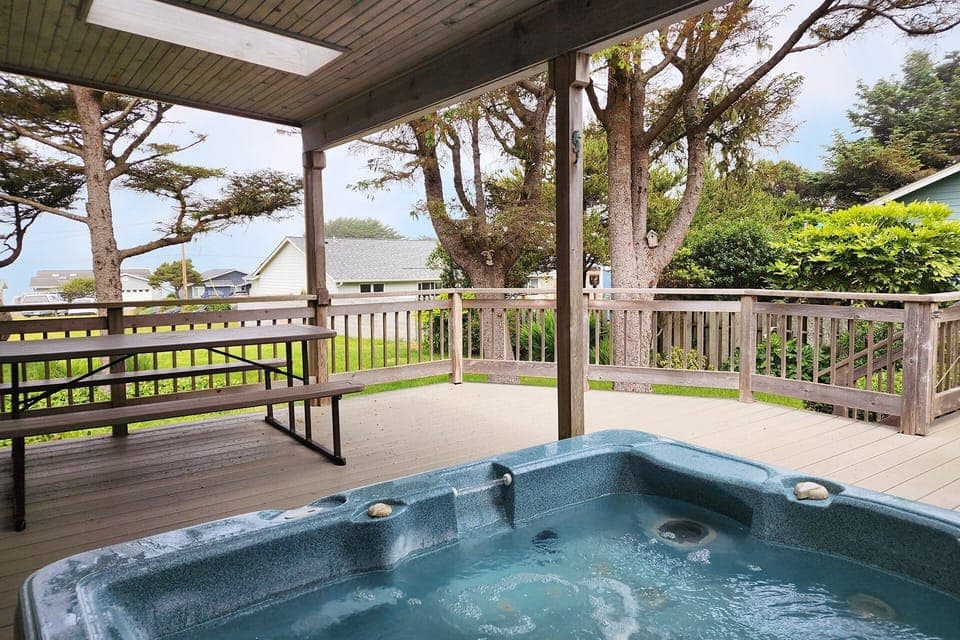 Enjoy the views and the outdoors in this wonderful hot tub!