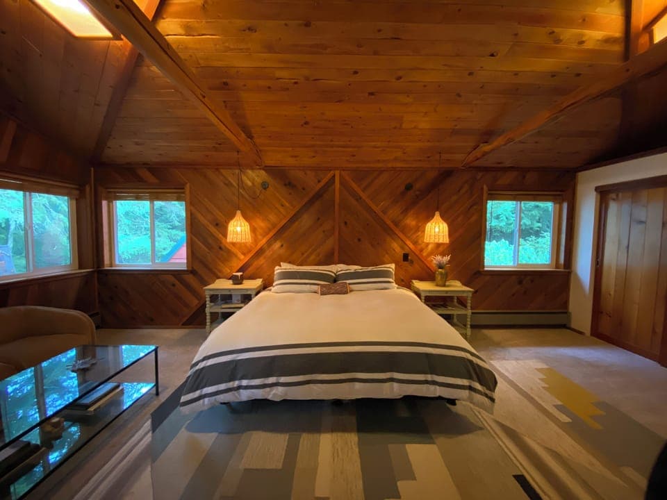 Mount Rainier primary guestroom