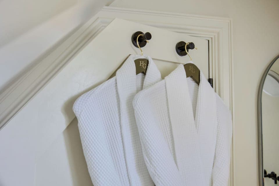 Deluxe Loft | Bathroom | Free toiletries, hair dryer, towels, soap