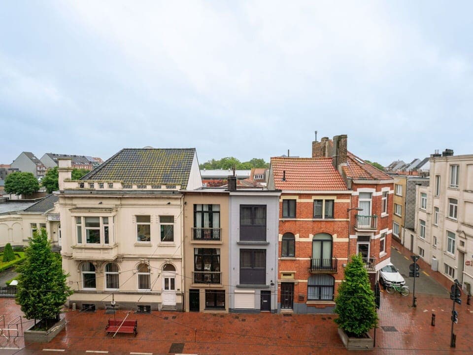 Building, City, Neighbourhood, Residential Area, Town, Street, Urban Design, Apartment, Sidewalk, Suburb