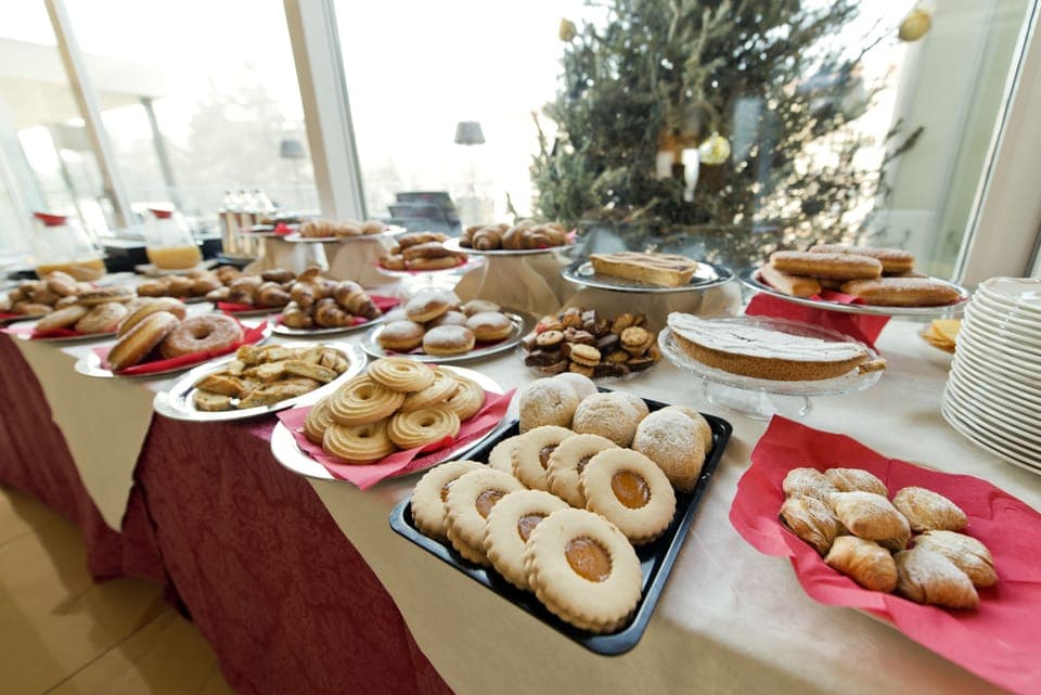 Daily buffet breakfast (EUR 9 per person)