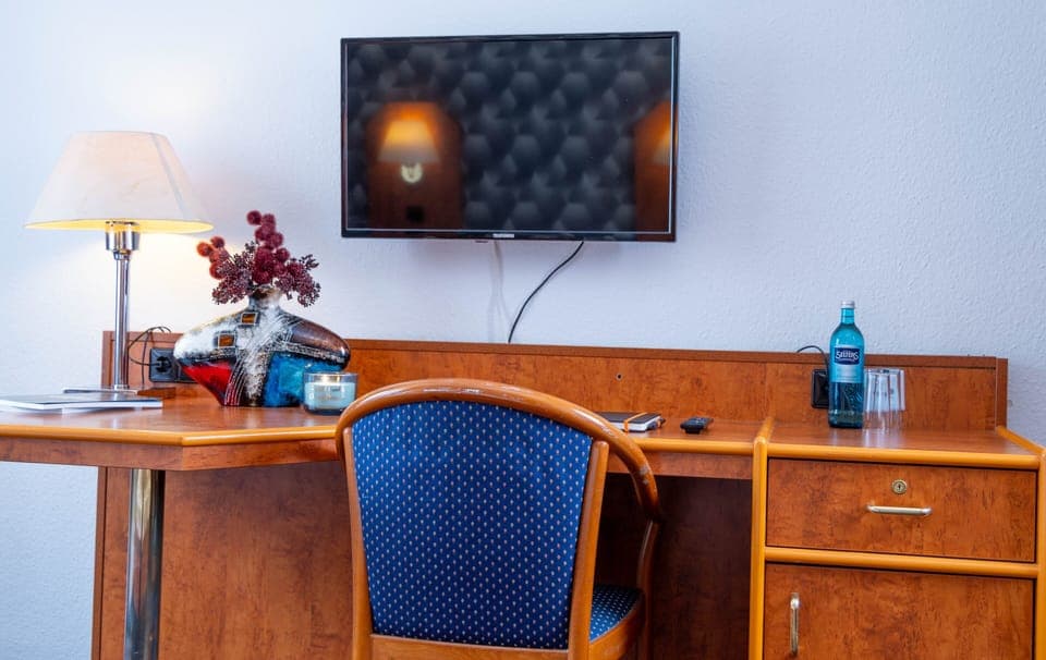 Basic Twin Room | In-room safe, desk, iron/ironing board, free WiFi