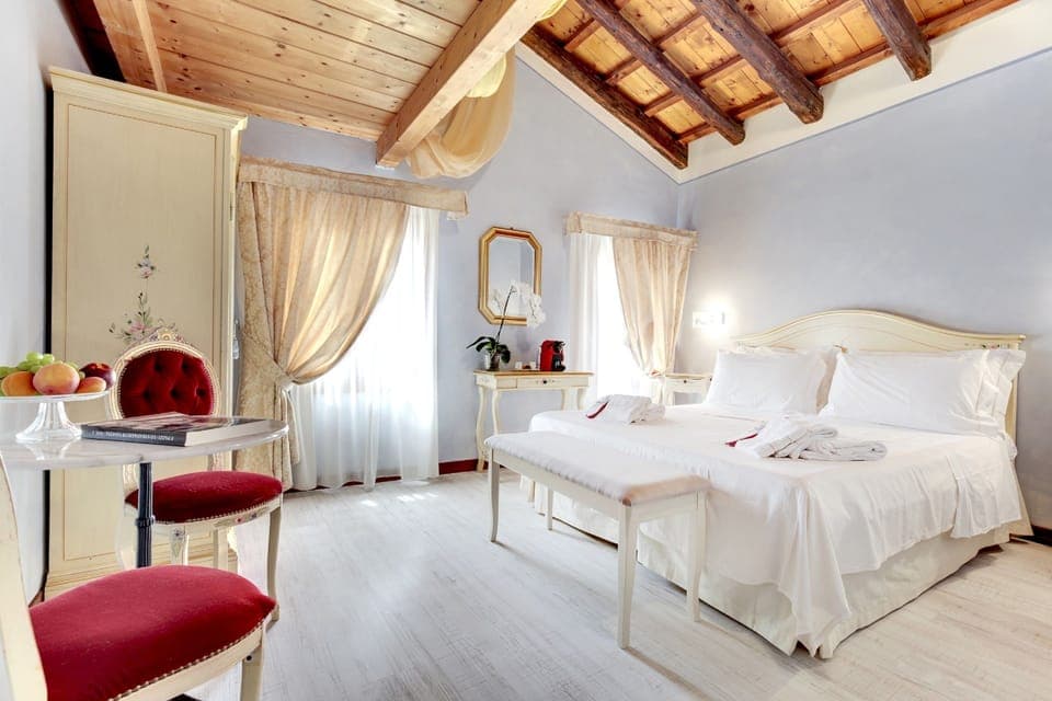 Down comforters, in-room safe, free WiFi, bed sheets