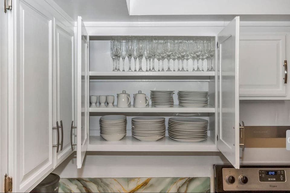 Dinnerware , wine and champagne glasses for 12 people - all for you, your family and friends  convenient stay. 