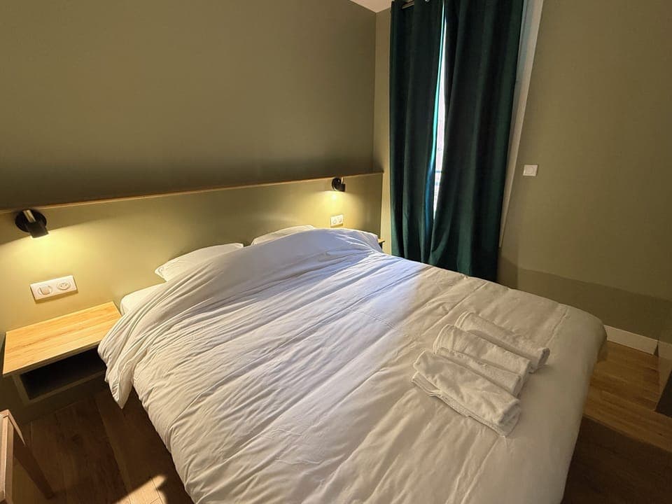 Double Room | In-room safe, desk, laptop workspace, blackout drapes