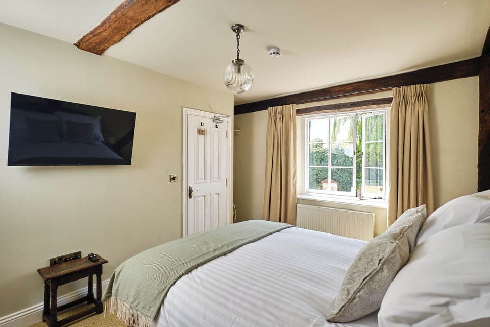 Suite | Iron/ironing board, free WiFi