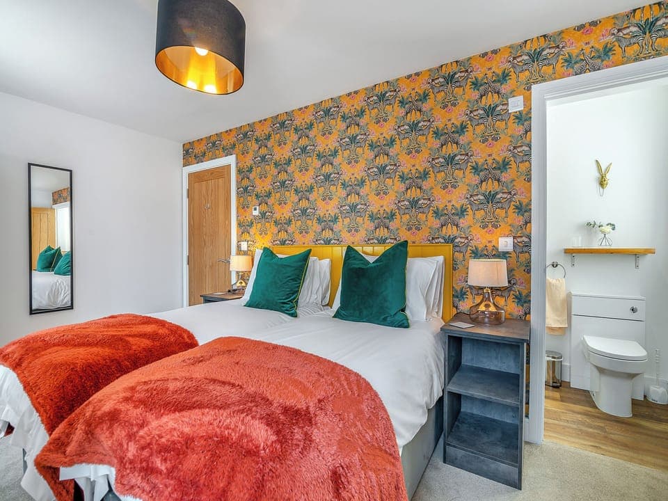 Twin bedroom | Kings Lodge, Bridlington