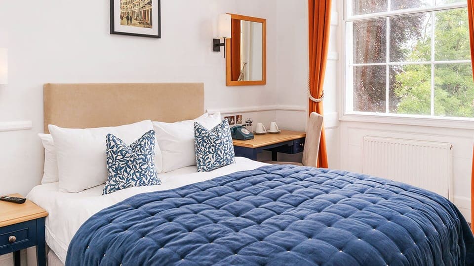 Minibar, individually decorated, desk, iron/ironing board