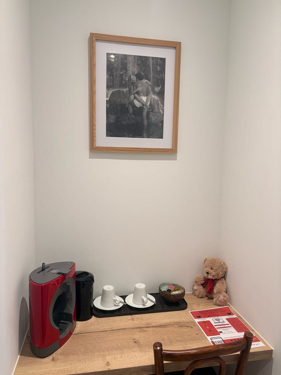 Romantic Room | Premium bedding, individually decorated, individually furnished