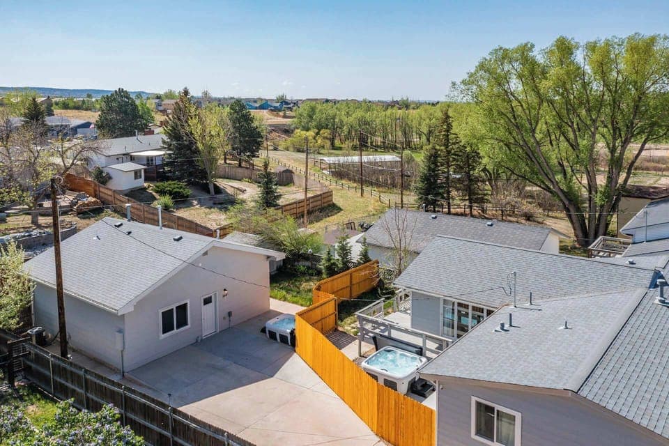 Welcome to Parkside Estate! This inviting escape offers the perfect blend of relaxation and entertainment, featuring 2 private hot tub, spacious deck, and a cozy atmosphere for unforgettable family moments. Get ready to unwind, explore, and create la