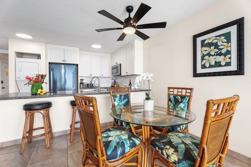 Island-style dining area and fully equipped kitchen—ideal for family meals after beach adventures.