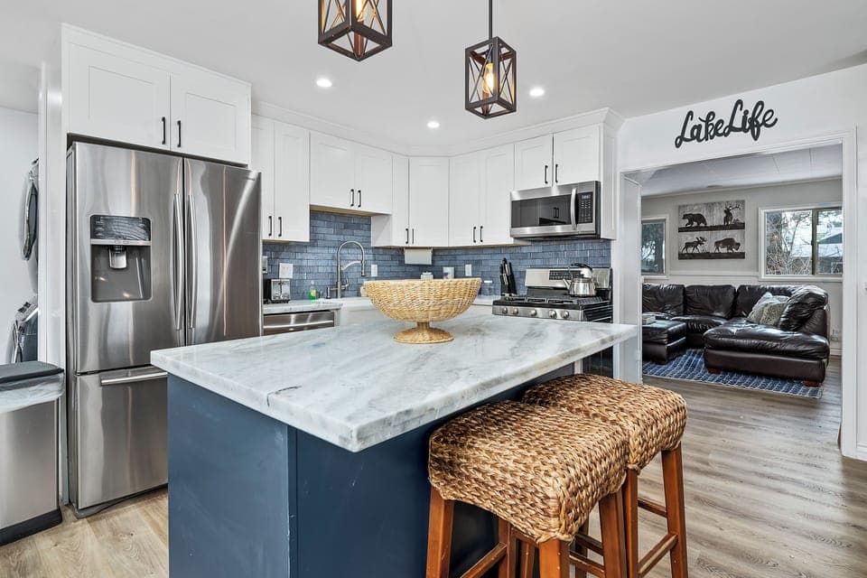 Electric kettle, toaster