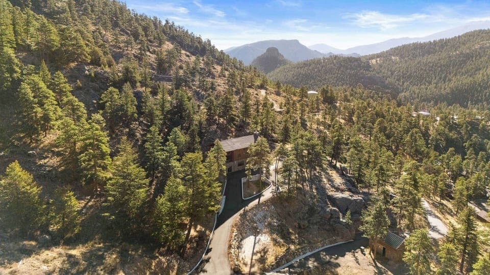 Exterior View: Experience stunning mountain vistas and nature's glory right outside your door!