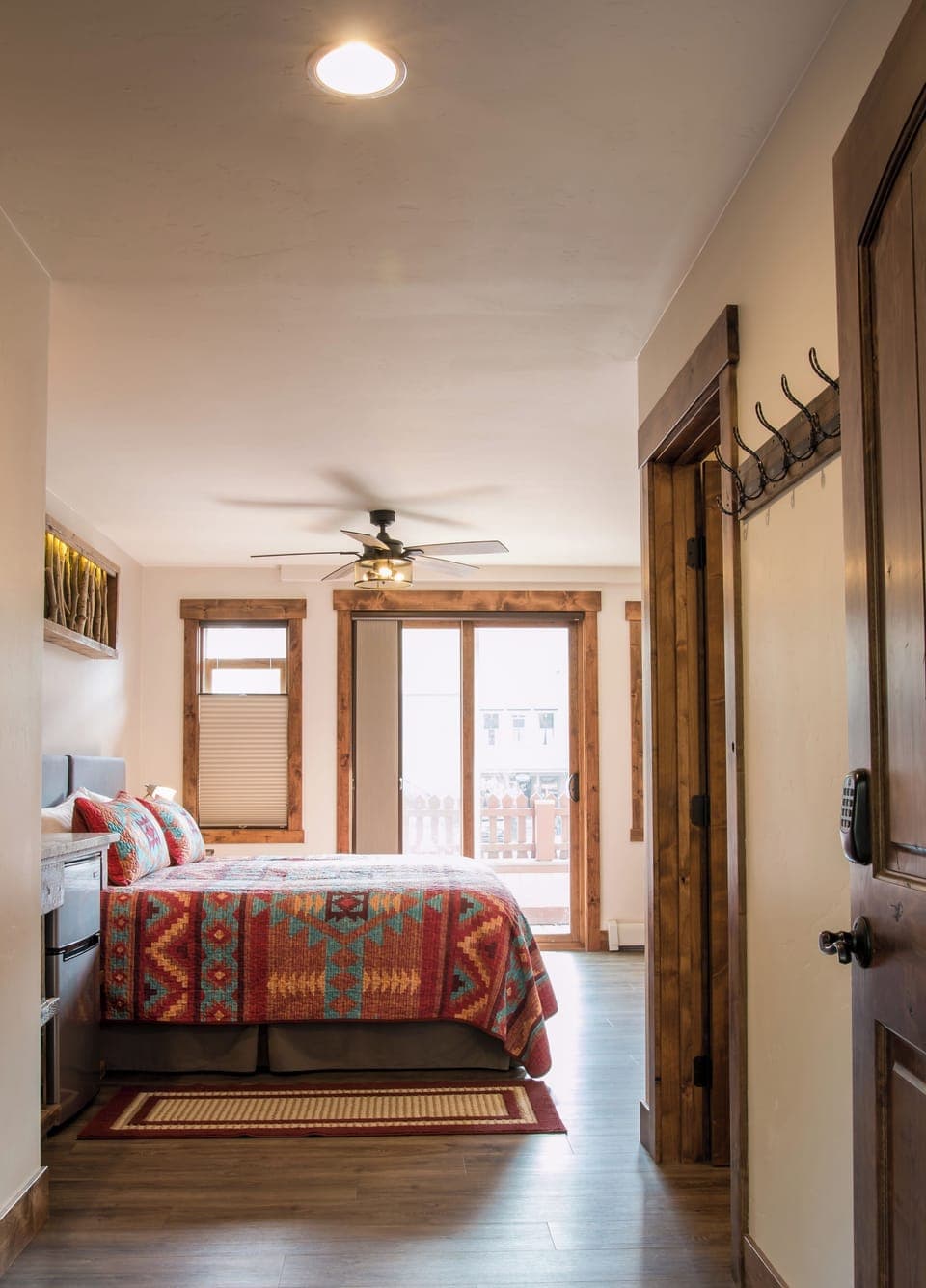 Deluxe Single Room, Balcony, Mountain View | Blackout drapes, iron/ironing board, free WiFi