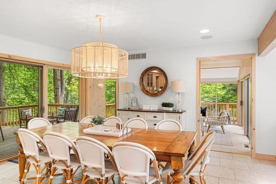 Pull up a chair, pour the wine, and let the conversations flow – this space was made for memories!