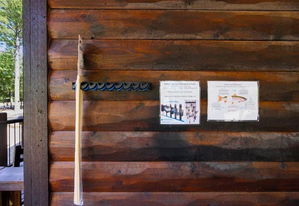 Catering to angling enthusiasts, this convenient outdoor fishing rod rack comes complete with catch and release instructions, promoting sustainable enjoyment of nature