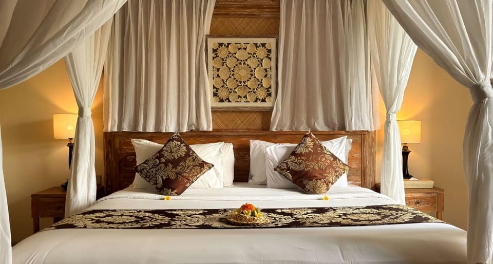 Laptop workspace, free WiFi