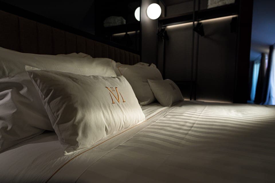 Exclusive Suite, Lake View | Minibar, in-room safe, desk, laptop workspace