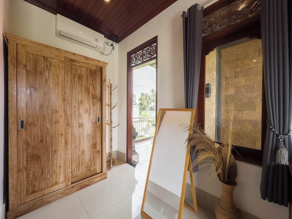 Deluxe Room | Desk, free WiFi