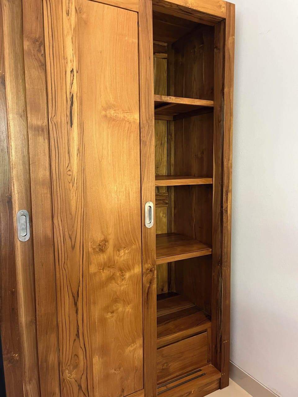 Suite, Balcony, Garden View | Wardrobe