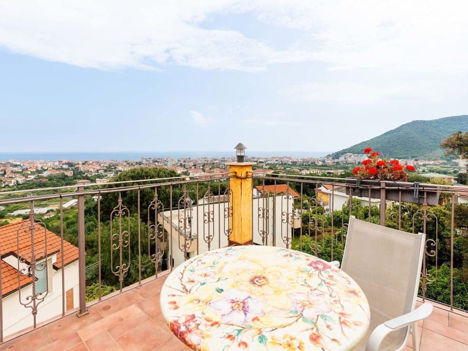 Balcony, Resort, Houseplant, Wood Stain, Hotel, Eco Hotel, Villa, Flowerpot, Resort Town