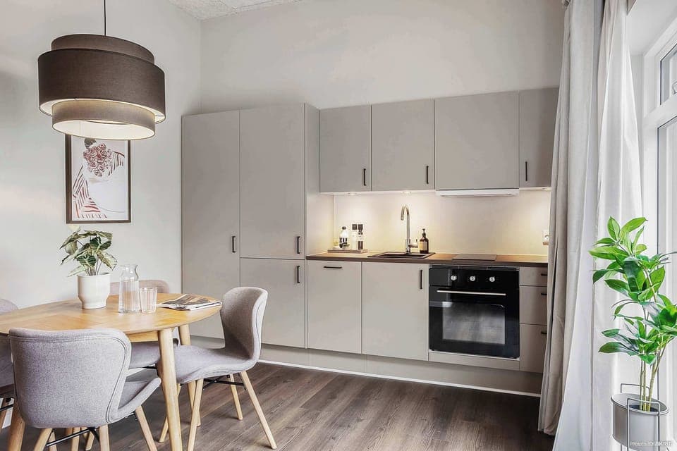 Dining area with a fully equipped kitchen to show off your cooking skills