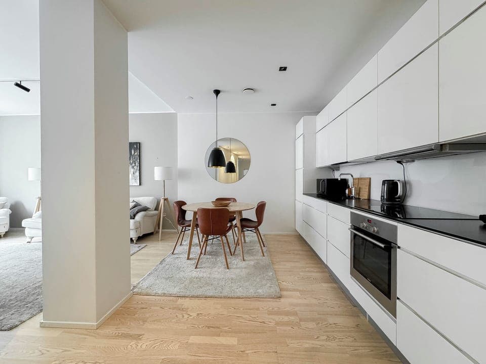 Coffee/tea maker, electric kettle, blender, spices