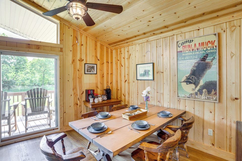 Dining Area | Dining Table