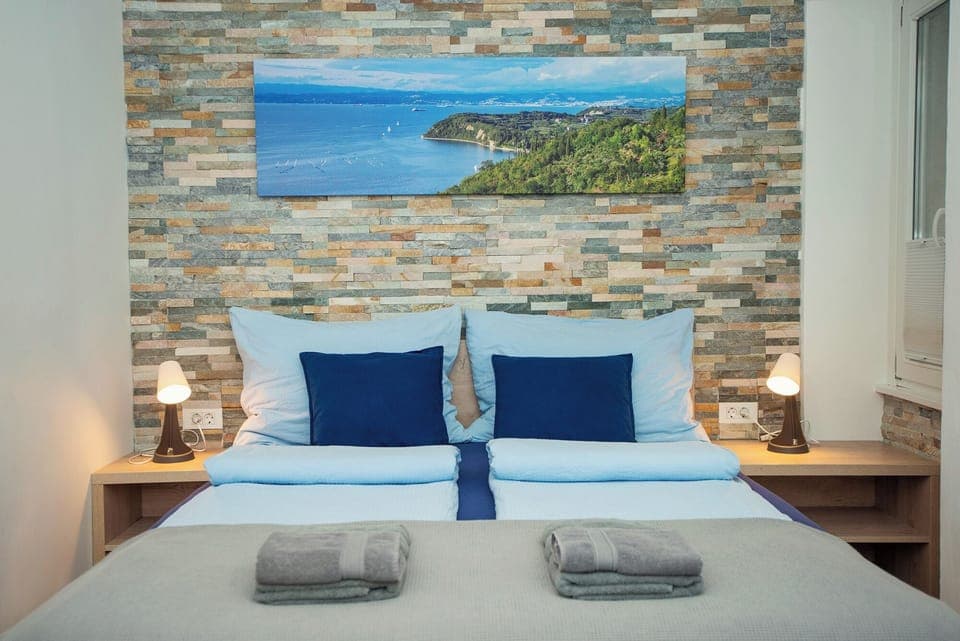 Double Room | In-room safe, desk, laptop workspace, free WiFi