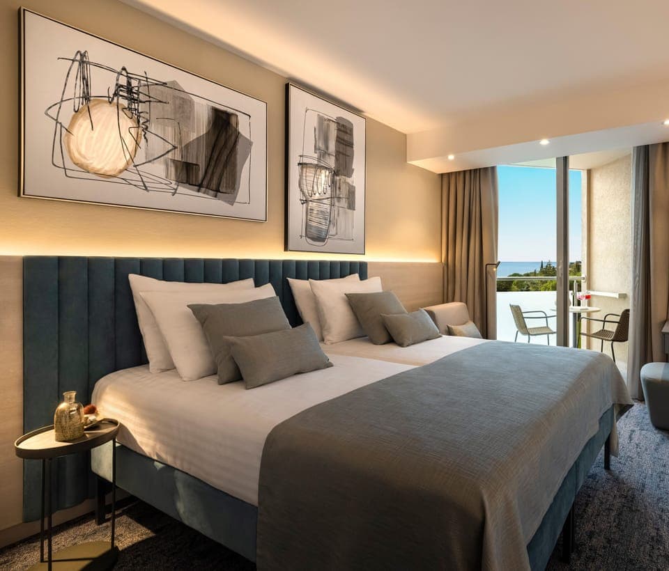 Superior double room with sea view balcony | Premium bedding, minibar, in-room safe, desk