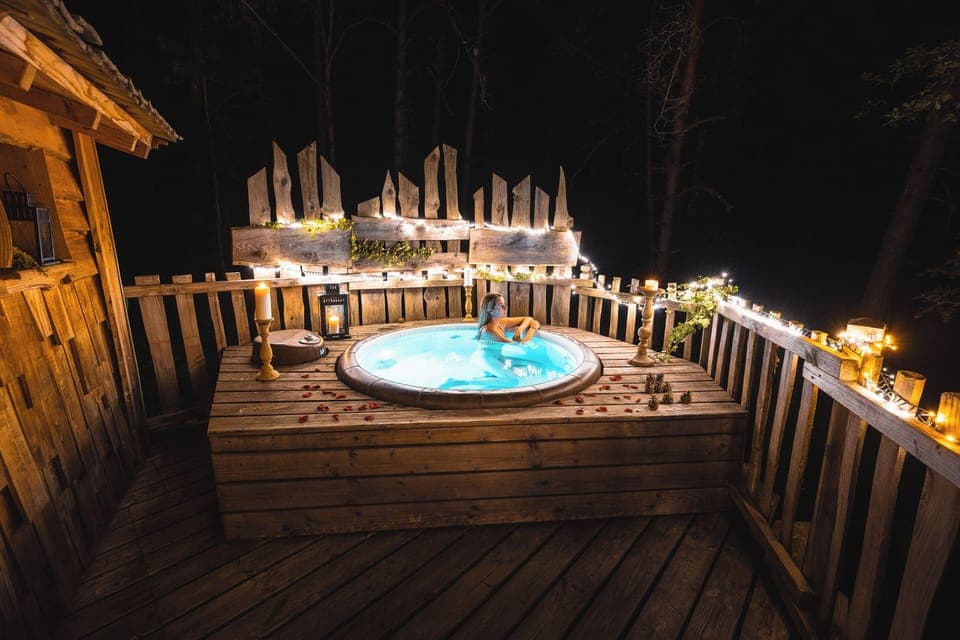 Outdoor spa tub