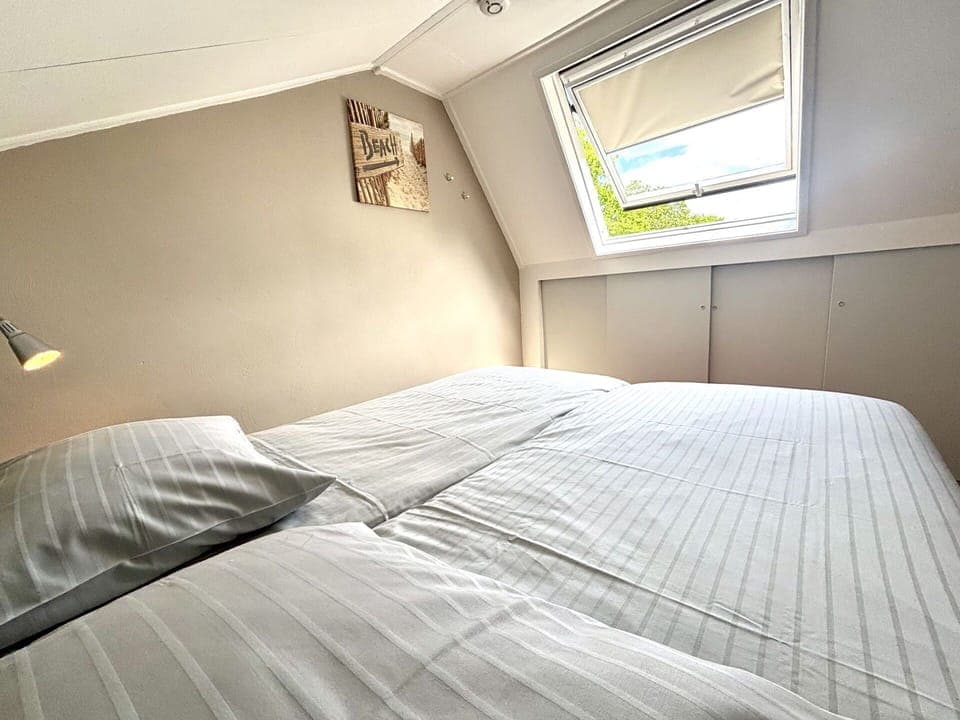 Bed, Bedroom, Bed Sheet, Bedding, Wood, Floor, Interior Design, Linens, Flooring, Bed Frame