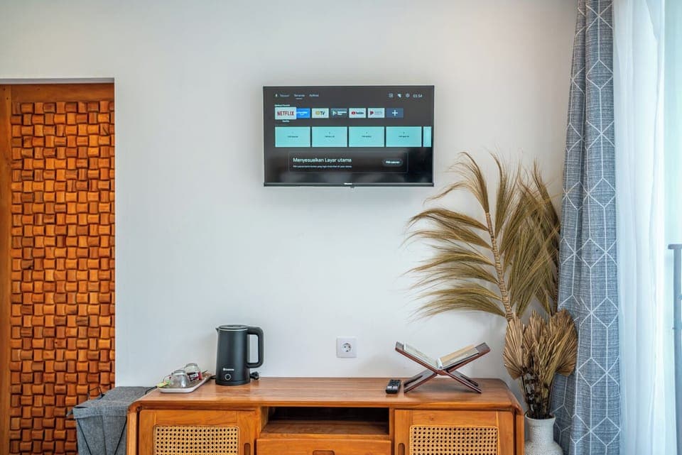 Double Room, Pool View | Free WiFi, bed sheets