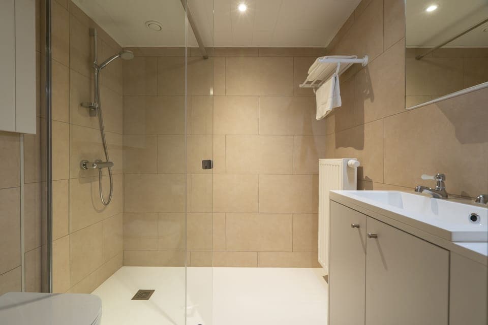 Standard Double Room | Bathroom | Free toiletries, towels, soap, shampoo