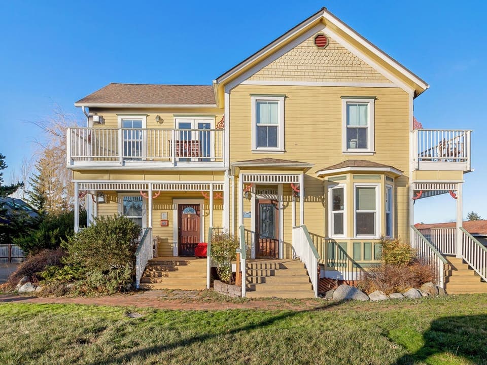 Argyle Suites-Historic suite is the unit on the lower left side. 
*Private entrance for Unit A