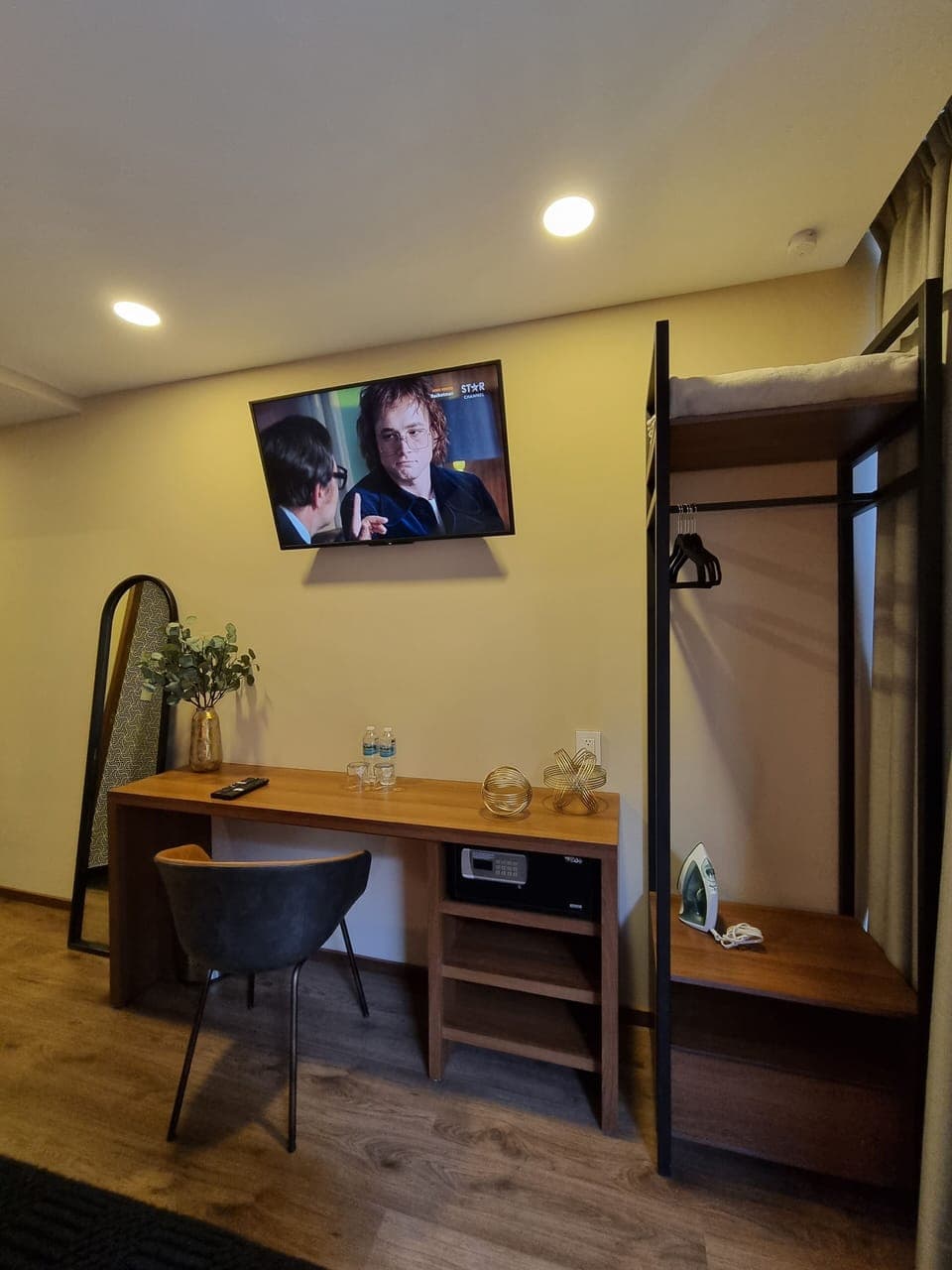 Executive Suite, Balcony, Courtyard View | In-room safe, desk, iron/ironing board, free WiFi