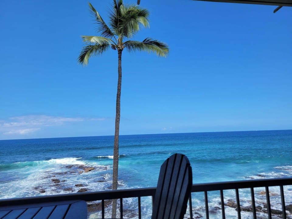 Beautiful Sunny Day! Enjoy Our Lanai so close to the Ocean!