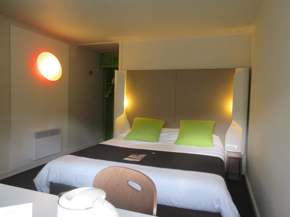Standard Room, 1 Double Bed | 20 bedrooms, premium bedding, desk, iron/ironing board