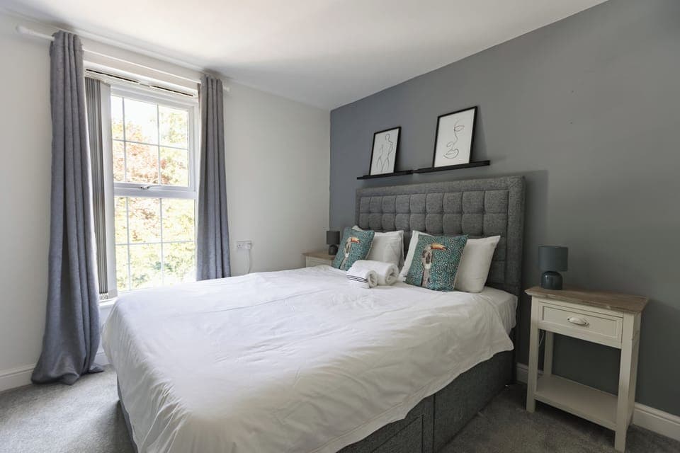 Comfort Apartment | Individually decorated, individually furnished, laptop workspace