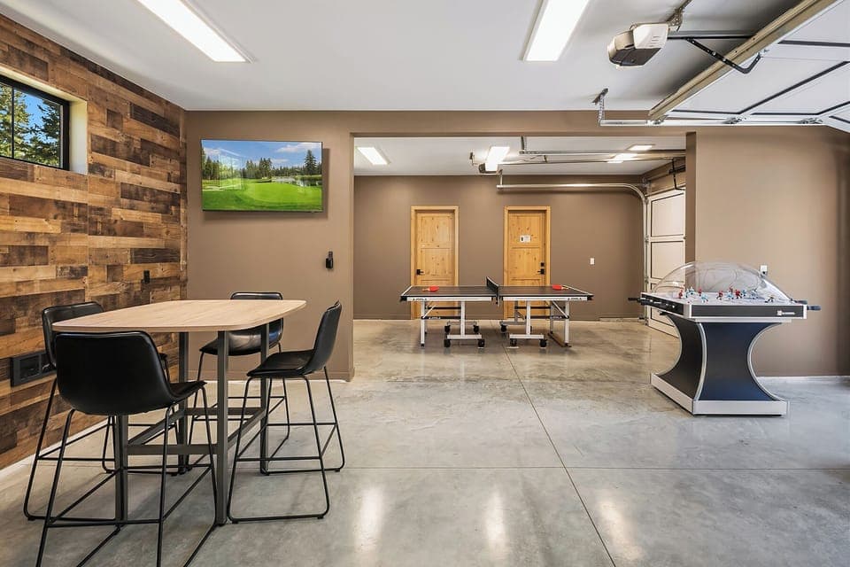 Grand Mountain Estate. - Heated garage game room with ping pong and other games!