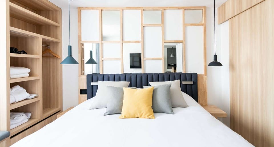 Junior Suite, 1 King Bed with Sofa bed | Premium bedding, desk, laptop workspace, blackout drapes