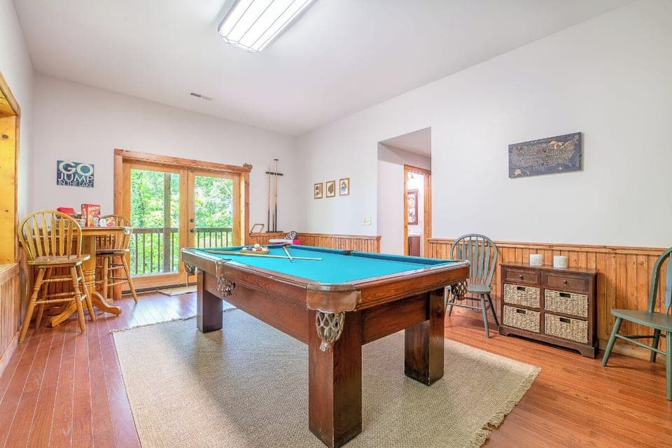 Bear-burgh On The Lake's fun game room