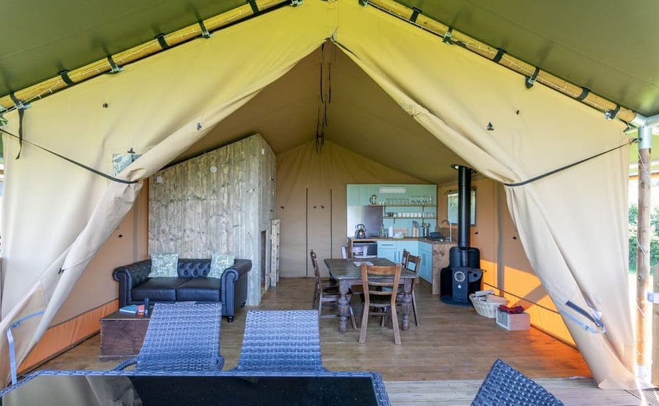 Oak Safari Tent - Open living room