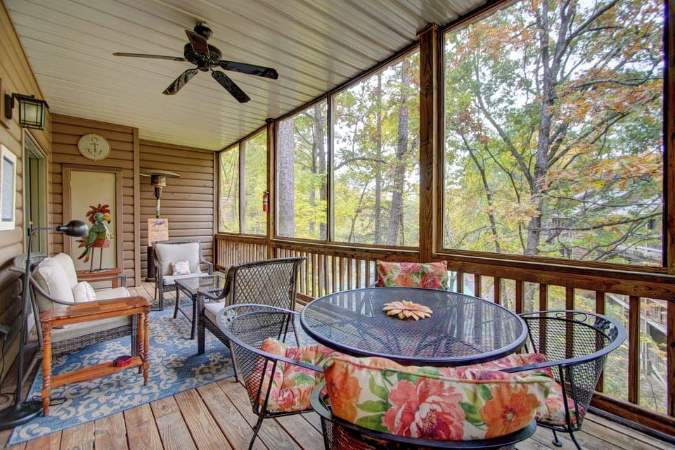 Beautiful Screened Deck