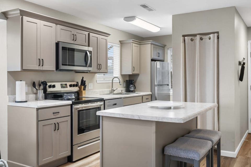 Condo, Multiple Beds, Balcony, Mountain View (Modern Comfort Retreat) | Private kitchen | Fridge, microwave, oven, stovetop
