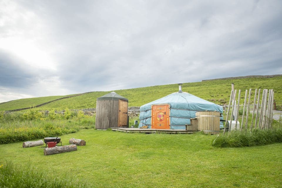Lapwing glamping yurt, Yorkshire