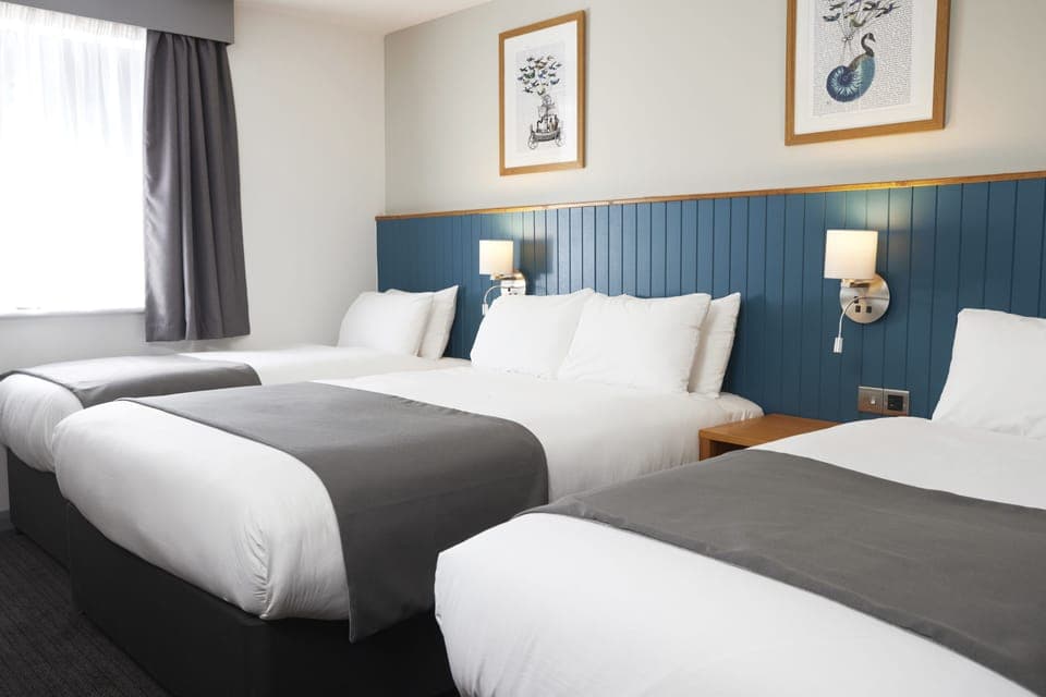 Family Room Sleeps 4 | Desk, iron/ironing board, free WiFi, bed sheets